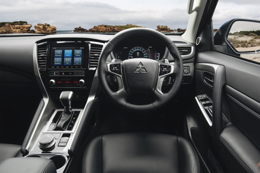 Торпедо Mitsubishi Pajero Sport 2020 года  (AU) (фото 30 из 38)